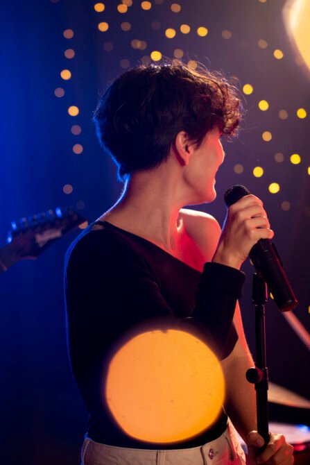 medium shot woman holding microphone